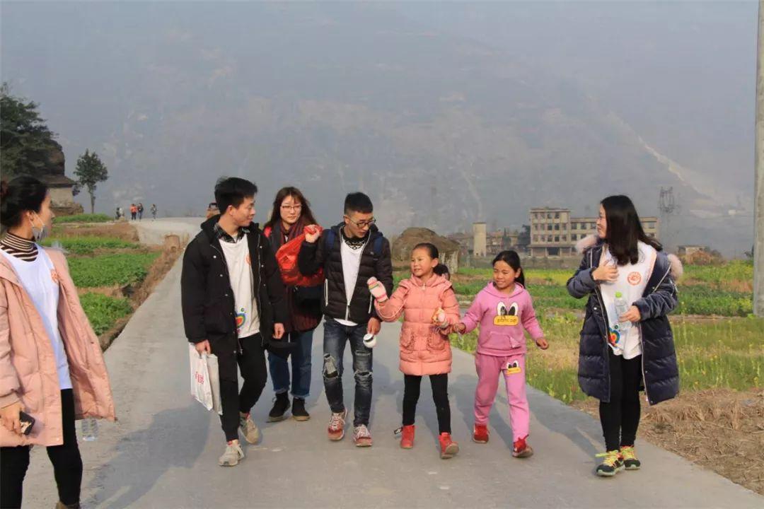 鹤山沙坪手工外发，指尖技艺，世界之旅的励志篇章