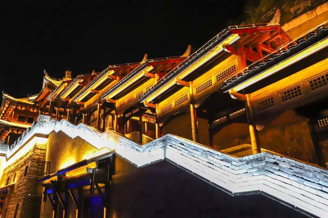最新版三国系列，小巷中的神秘风味探索——街角特色小店的独特魅力